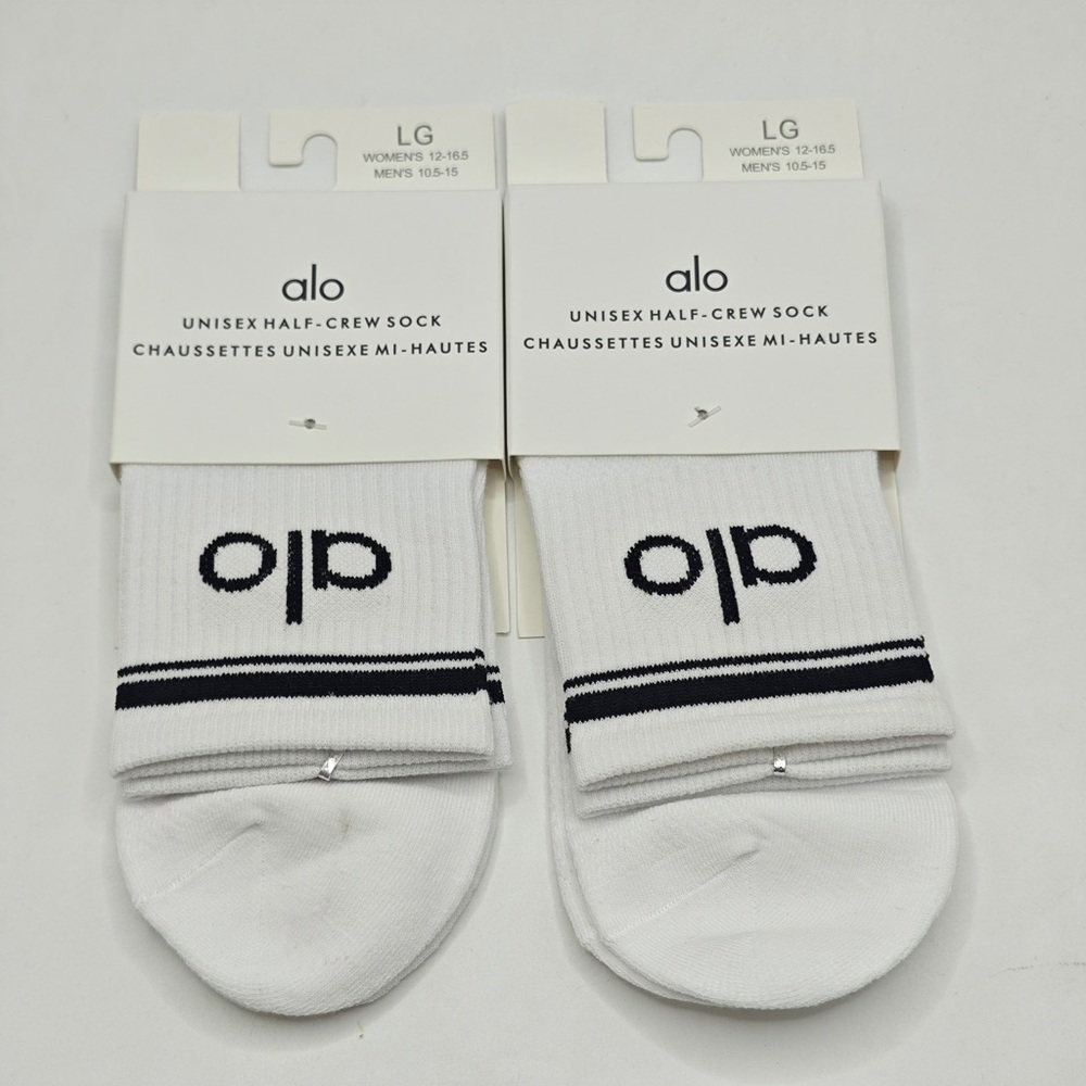 ALO Yoga White and Black Crew Socks (2 Pairs)